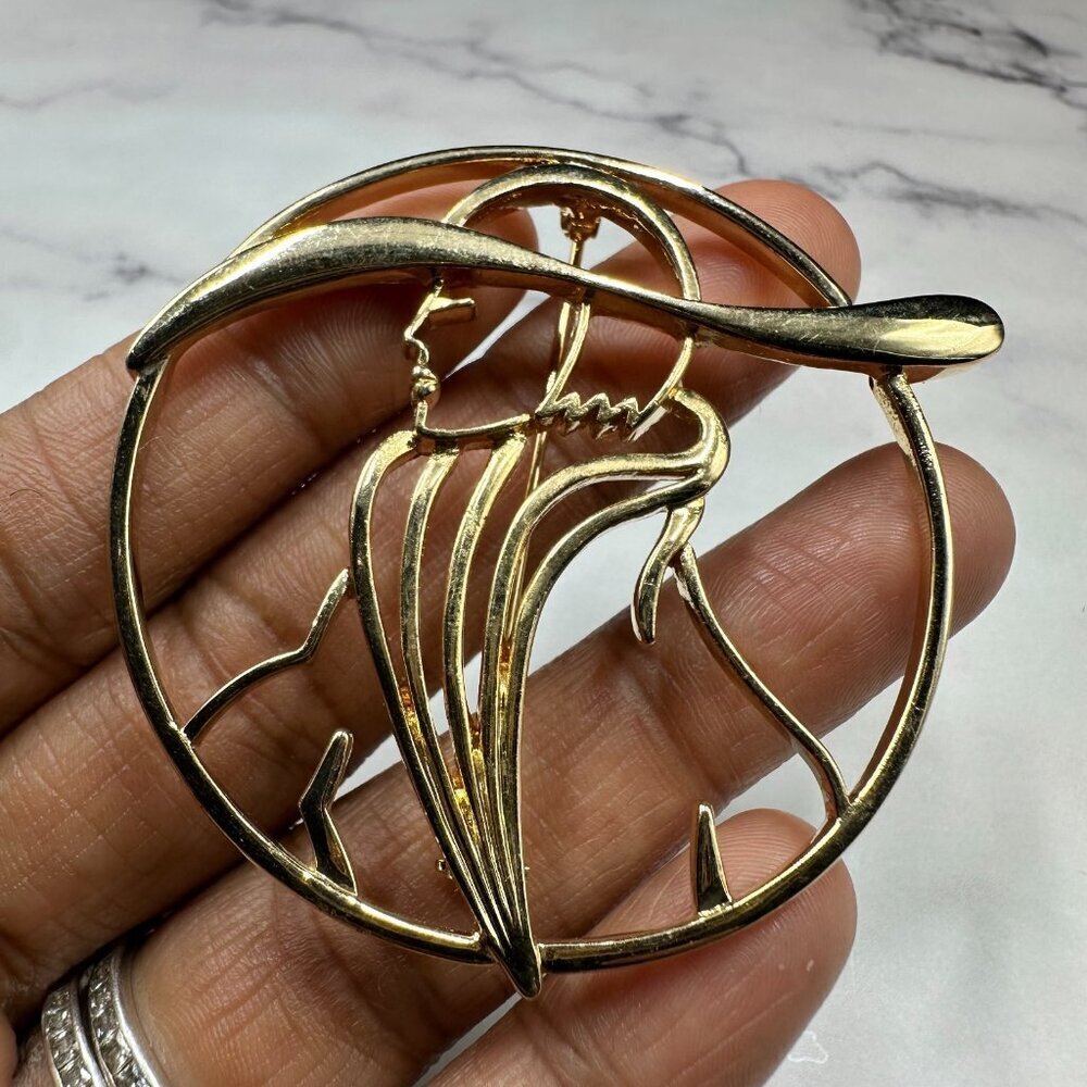 Vintage Lady Remington Brooch Gold Tone Abstract Modernist Circle Figural Design